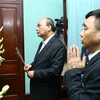 PM Nguyen Xuan Phuc offers incense to President Ho Chi Minh