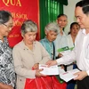 Fatherland Front leader delivers Tet gifts in Can Tho city