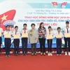 Scholarships presented to needy students in Bac Lieu