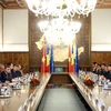 PM Phuc holds talks with Romanian counterpart