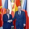 PM Phuc calls for stronger Vietnam-Czech ties in potential fields