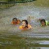 Int’l organisations help child drowning prevention in Dong Thap