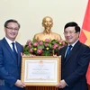 First-class Labour Order presented to outgoing Lao Ambassador 