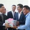 Vietnamese embassy presents 500 books to Cambodian province