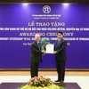 Hanoi presents honorary citizenship title to former Romanian Ambassador