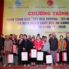 Deputy PM presents Tet gifts to needy people 