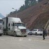 Hundreds of fruit trucks still jammed at border gates with China