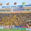 International media highlight Vietnam football league with packed crowds 