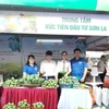 Fruit, farm produce week opens in Hanoi