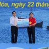 2,000 national flags presented to Thanh Hoa’s fishermen 