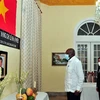 Vietnamese diplomatic corps abroad hold services for late Party chief