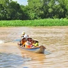 Farmers in Mekong Delta attend floating English class