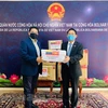 Vietnam presents medical equipment to Venezuela