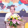 Deputy PM presents gifts to children ahead of Mid-Autumn Festival