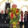 Hanoi officials congratulate parishioners on Christmas