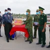 Dong Thap helps Cambodian border force in COVID-19 fight