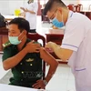 Dong Thap’s border guards get COVID-19 vaccine injections