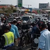 Hundreds of vehicles attempt to enter Cambodia’s Phnom Penh despite lockdown