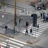 People cross a street in Milan city of Italy (Photo: Xinhua/VNA)