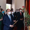 State President offers incense in commemoration of President Ho Chi Minh