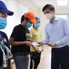 VGCL delegation presents gifts to pandemic-hit workers in Thanh Hoa