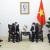 Deputy PM Pham Binh Minh receives visiting Singaporean Foreign Minister