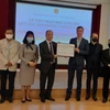 Vietnamese, French organisations, associations assist COVID-19 control fund