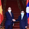 President meets with PM, visits former Party, State leaders of Laos