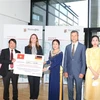 Vietnamese expats in Germany donate to support flood victims in German localities