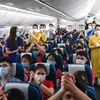 Vietnam Airlines brings home volunteer students, medical workers