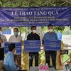 HCM City presents aid to Vietnamese-Cambodians