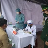 Vietnamese, Lao military doctors provide medical checkup for border residents