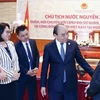  President meets with Vietnamese Cambodians