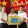 Tet gifts delivered to soldiers on DK1 platforms 
