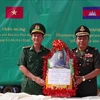 Cambodian armed forces present Tet gifts to Tay Ninh armed forces