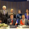 Vietnam, France agree to beef up cooperation in training civil servants