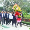 Vietnamese, Lao village leaders visit President Ho Chi Minh’s hometown