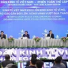 Prime Minister chairs fifth Vietnam Economic Forum
