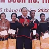 President gives gifts to disadvantaged people, students in Dak Lak