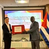 Vietnam presents gift to Cuba over its Presidency of G77 and China