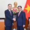 Leaders of Ministry of Foreign Affairs receive, hold talks with Chinese official
