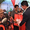 Viettel Global presents gifts to Vietnamese-origin community in Cambodia