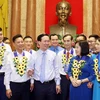 State leader meets outstanding workers in following President Ho Chi Minh’s example