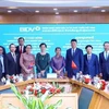 Cambodian official visits headquarters of Vietnamese bank