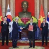 Vietnam, RoK exchange 17 cooperation documents