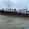 Hai Phong saves seven sailors on aground Hong Kong vessel