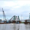 Can Tho: Final sections of Tran Hoang Na bridge get linked