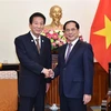 Foreign Minister receives former Special Ambassador for Vietnam-Japan