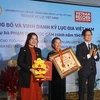 78-year-old woman sets Vietnam record in yoga