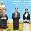 Deputy PM receives Vietnamese, Japanese students
